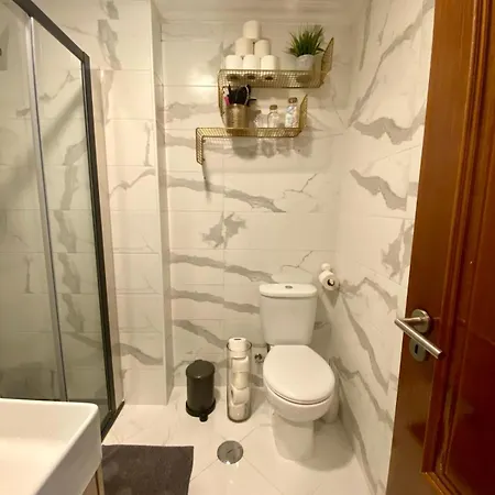 Cozy Bedroom In Shared Pansiyon Amadora