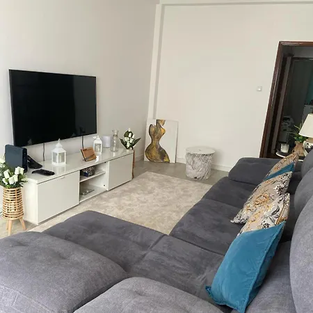 Cozy Bedroom In Shared Pansiyon Amadora