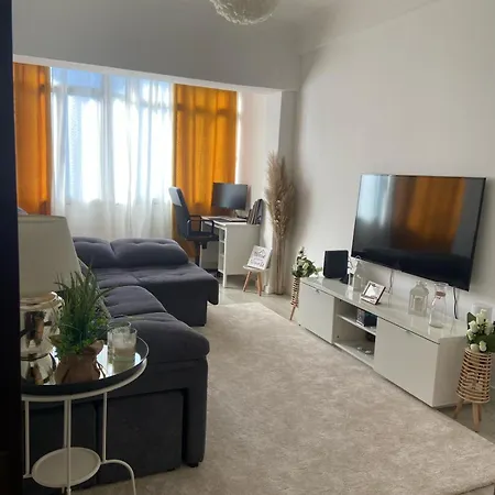 Pansiyon Cozy Bedroom In Shared *